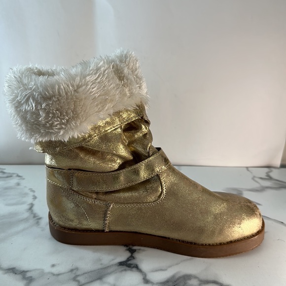 New- GUESS gold foil “look” boots - Picture 6 of 16